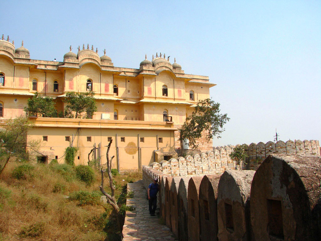 Nahargarh-Fort-main-palace-and-walls2